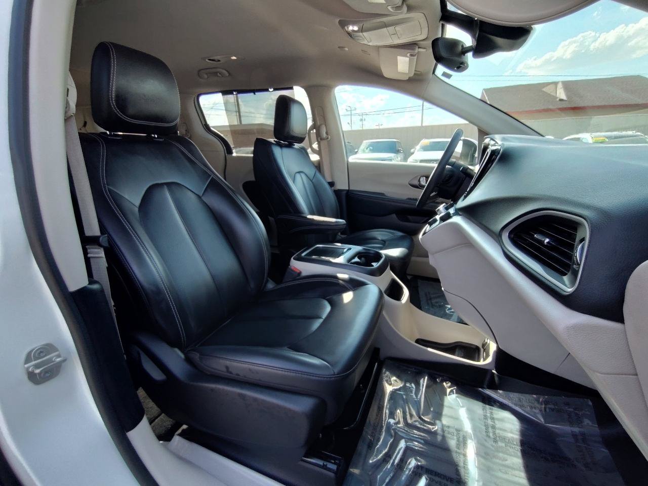 Used 2023 Chrysler Pacifica Touring-L FWD image 50