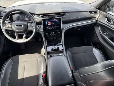 Used 2024 Jeep Grand Cherokee Altitude AWD/4WD image 27