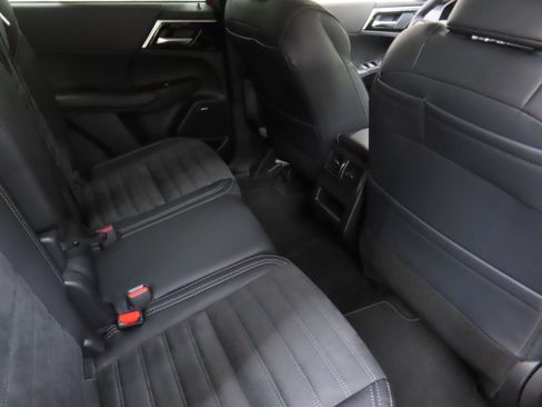 New 2025 Mitsubishi Outlander SE image 23