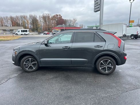 Used 2023 Kia Niro EX image 4