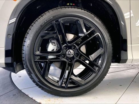 New 2026 Volkswagen Tiguan SE R-Line image 12