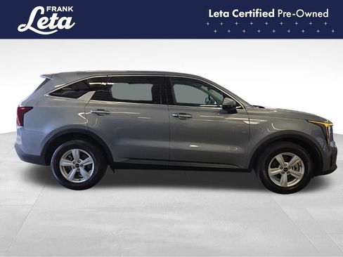Used 2025 Kia Sorento LX FWD image 8