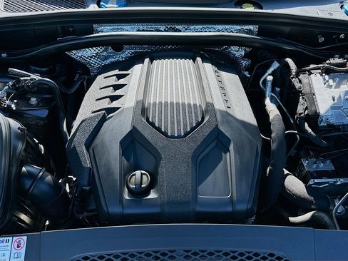 Used 2024 Porsche Macan image 36