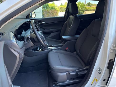 Used 2025 Buick Encore GX Preferred FWD image 36