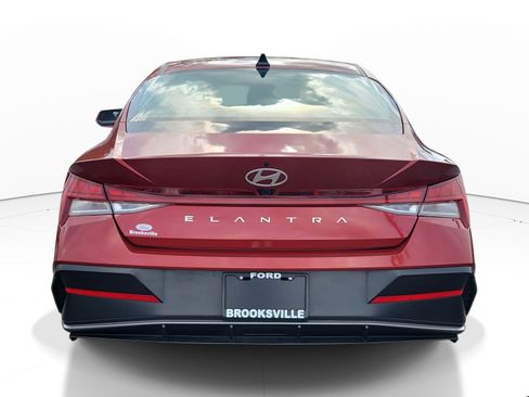 Used 2025 Hyundai Elantra SEL image 5