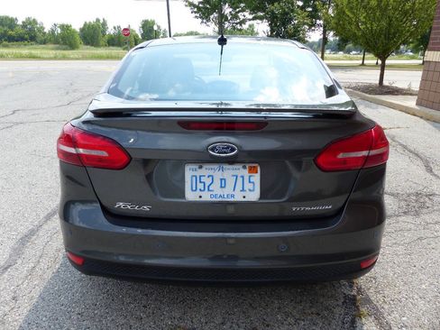 Used 2018 Ford Focus Titanium w/ Titanium Technology Package FWD image 9