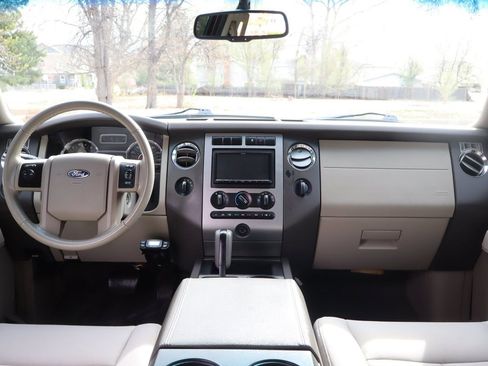 Used 2010 Ford Expedition XLT image 16