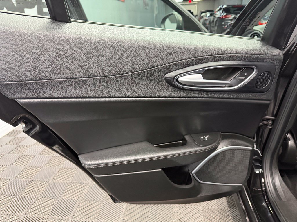 Used 2020 Alfa Romeo Giulia w/ Quick Order Package 22K Sport RWD image 41