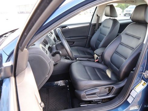 Used 2017 Volkswagen Jetta SE FWD image 9