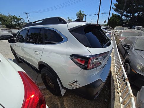 Used 2021 Subaru Outback Premium AWD/4WD image 3