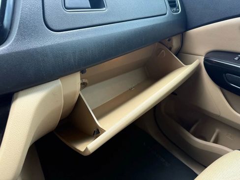 Used 2018 Kia Sedona SX image 18