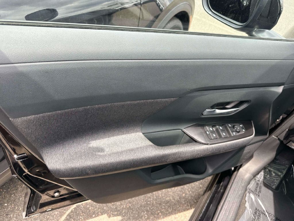 Certified 2025 Nissan Kicks SV w/ SV Premium Package AWD/4WD image 14
