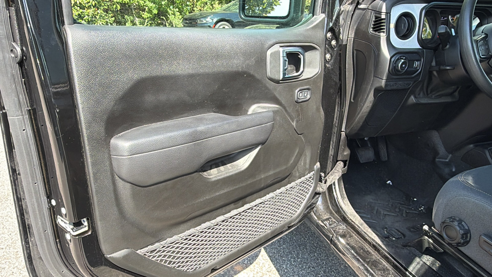 Used 2025 Jeep Wrangler Unlimited Sport AWD/4WD image 14