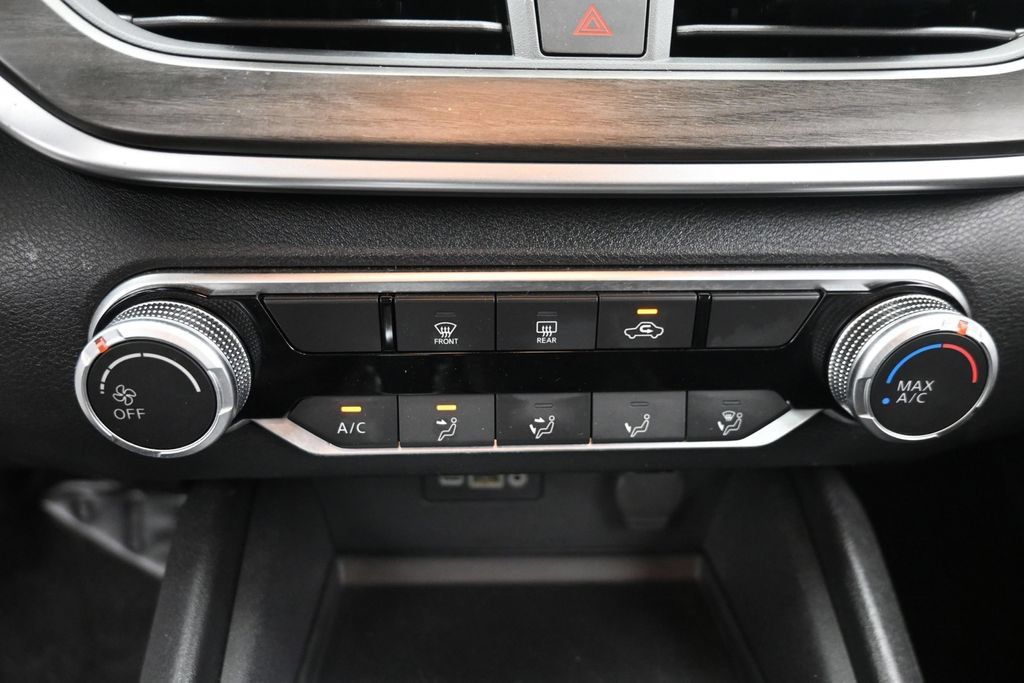 Used 2025 Nissan Altima 2.5 SV FWD image 19