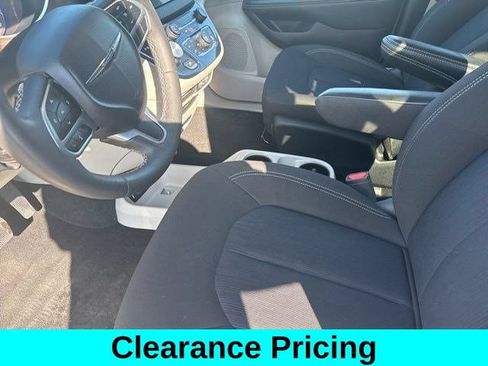 Used 2023 Chrysler Voyager LX FWD image 11