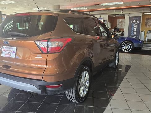 Used 2017 Ford Escape SE w/ Equipment Group 201A FWD image 6