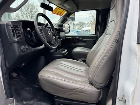 Used 2017 Chevrolet Express 2500 image 9