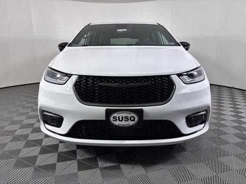 New 2026 Chrysler Pacifica Select image 2