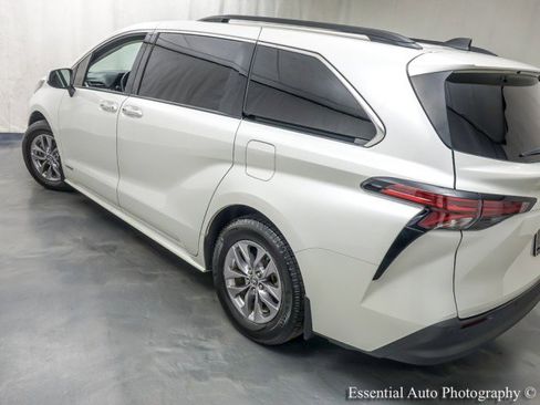 Used 2021 Toyota Sienna XLE w/ XLE Plus Package AWD/4WD image 5