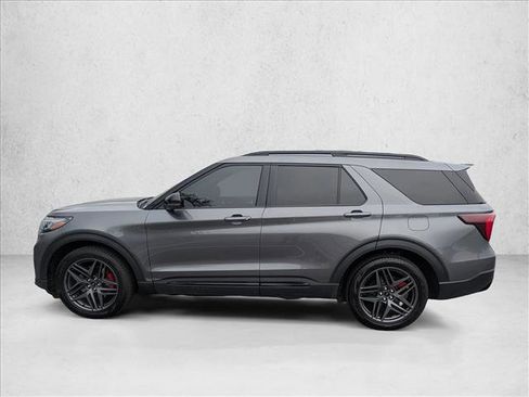 Used 2025 Ford Explorer ST image 8