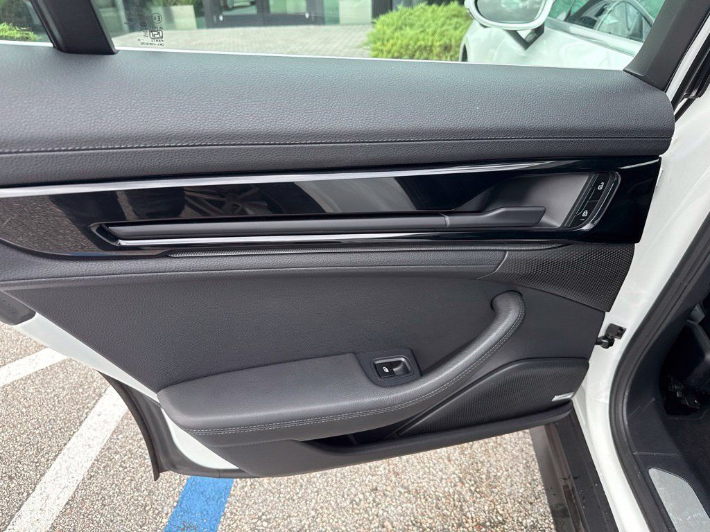 Certified 2025 Porsche Panamera RWD image 12