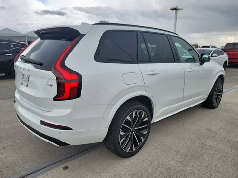 New 2026 Volvo XC90 T8 Ultra w/ Lounge Package image 2