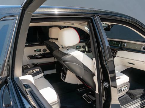Used 2024 Rolls-Royce Phantom Sedan w/ The Phantom Package RWD image 77