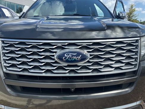 Used 2018 Ford Explorer Platinum AWD/4WD image 10