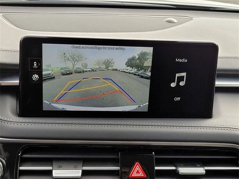 Used 2025 Genesis G70 2.5T image 18