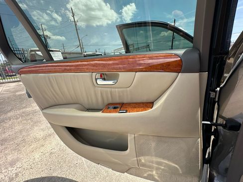 Used 2004 Lexus LS 430 w/ Premium Pkg RWD image 24