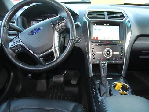 Used 2017 Ford Explorer Limited image 24