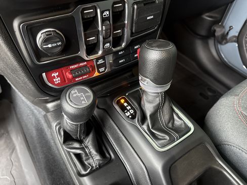Used 2024 Jeep Wrangler Unlimited Rubicon w/ Safety Group AWD/4WD image 24