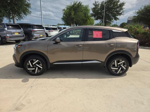 Used 2025 Nissan Kicks SV FWD image 6