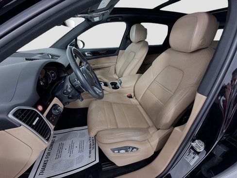 Certified 2019 Porsche Cayenne AWD/4WD image 5
