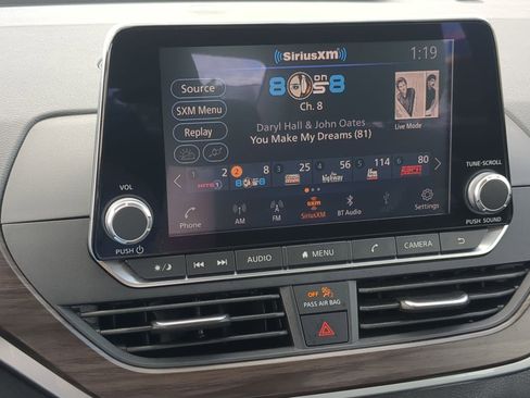 Used 2024 Nissan Altima 2.5 SV image 16