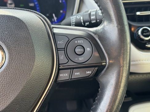 Used 2020 Toyota Corolla XSE image 26