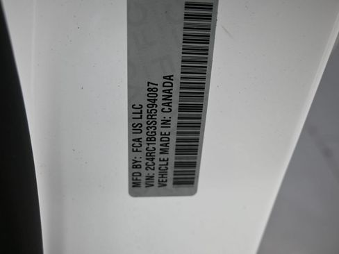Used 2025 Chrysler Pacifica Select FWD image 15