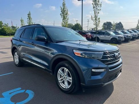 Used 2020 Ford Explorer XLT w/ Equipment Group 202A AWD/4WD image 3