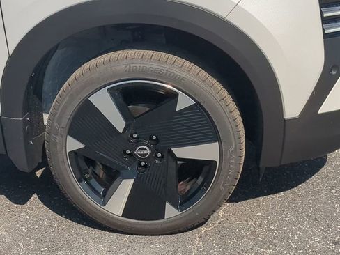 New 2026 Nissan Kicks SR w/ Cold Weather Package FWD image 10