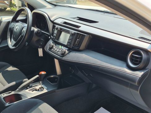 Used 2017 Toyota RAV4 XLE AWD/4WD image 30