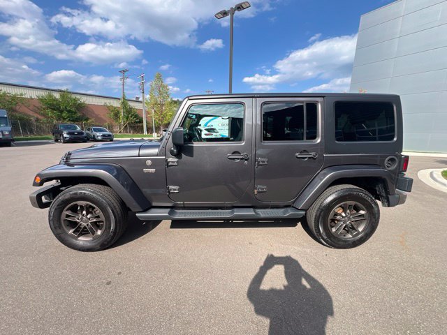 Used 2016 Jeep Wrangler Unlimited Sahara AWD/4WD image 7