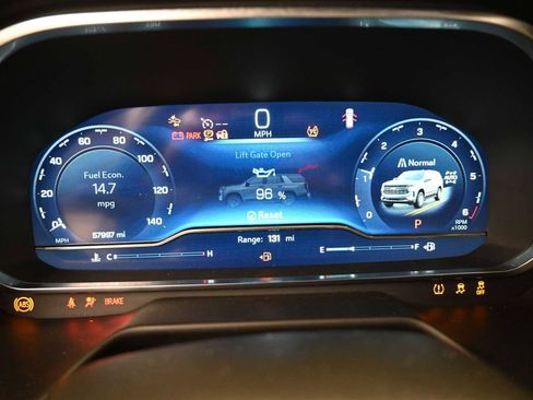 Used 2024 Chevrolet Suburban Premier image 16