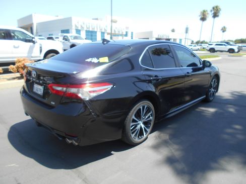 Used 2019 Toyota Camry SE w/ Accessory Appearance Package FWD image 7