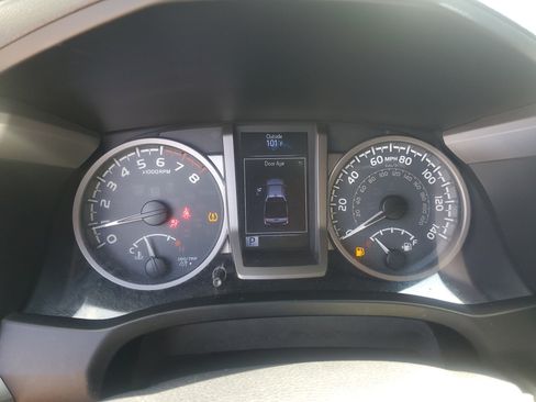 Used 2017 Toyota Tacoma SR5 w/ Tow Package RWD image 18