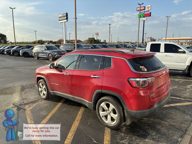 Used 2019 Jeep Compass Latitude FWD image 3