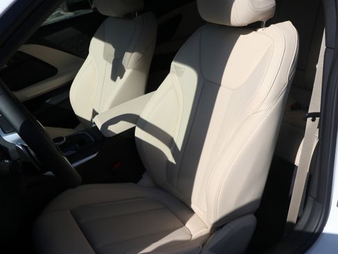 Used 2025 BMW 230i Coupe w/ Convenience Package image 16