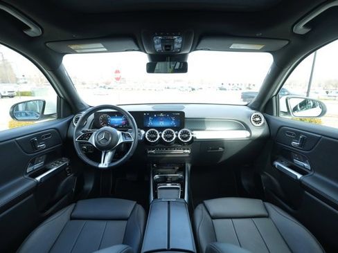 Used 2025 Mercedes-Benz GLB 250 4MATIC image 20