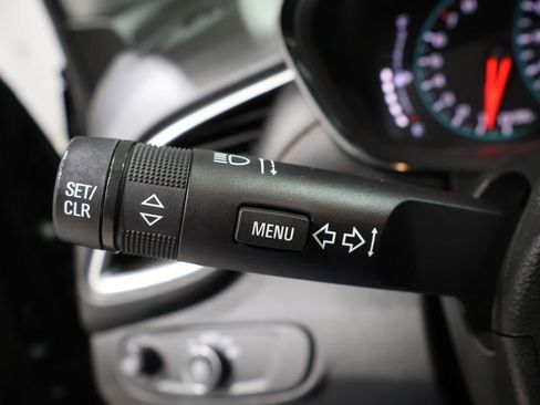 Used 2022 Chevrolet Trax LT w/ Premium Seat Package image 36