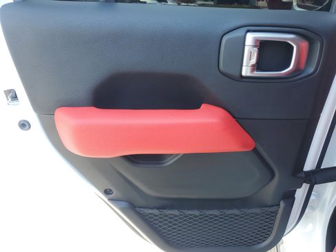 Used 2024 Jeep Wrangler Sahara image 14