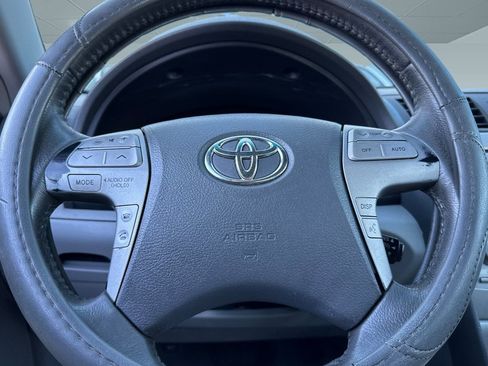 Used 2011 Toyota Camry XLE image 17